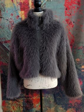 Women's Grey Zip Up Cropped Furry Jacket (M)
